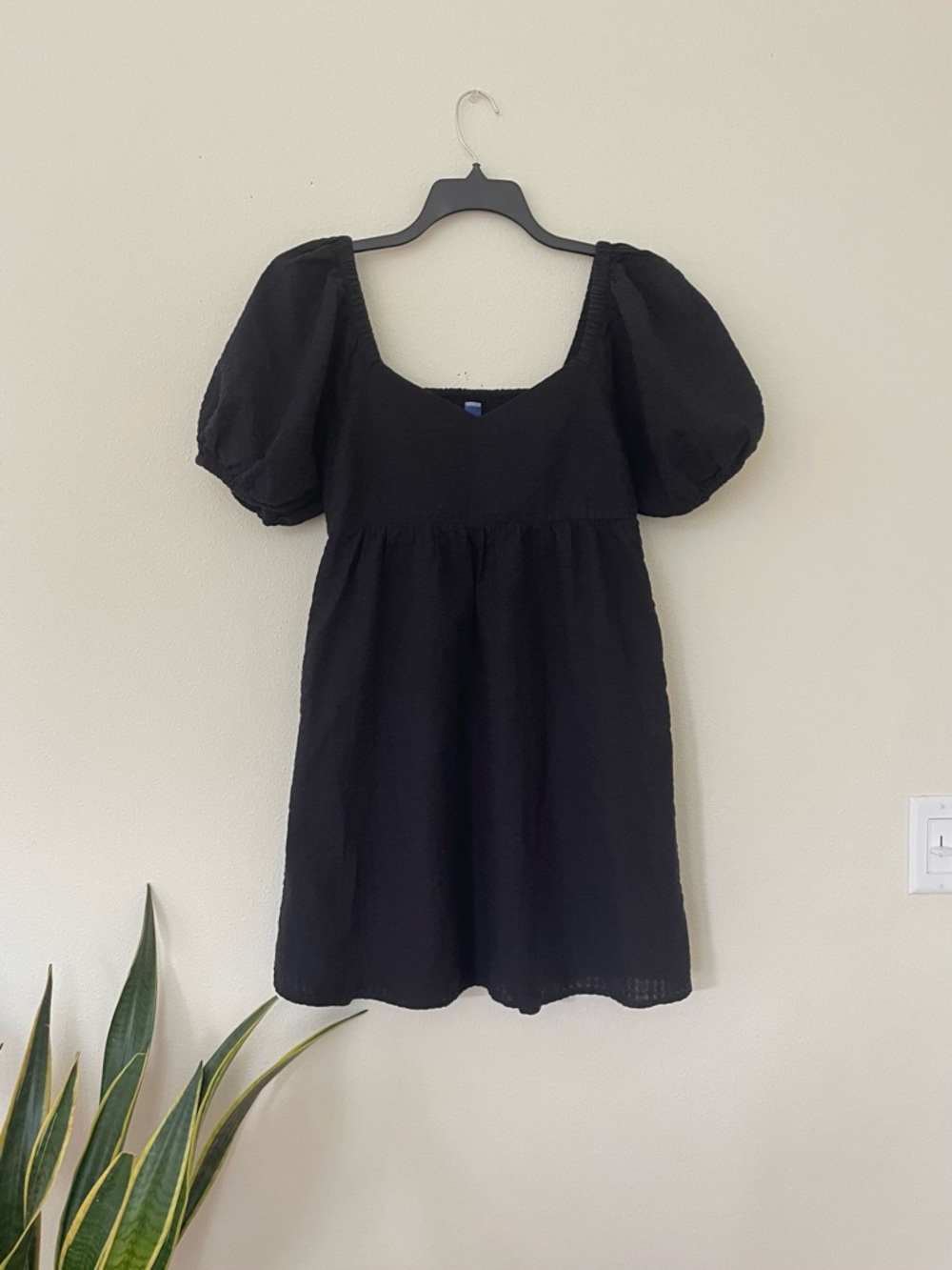 🌷 Old Navy Black Dress with Short Puff Sleeves and Pockets #51